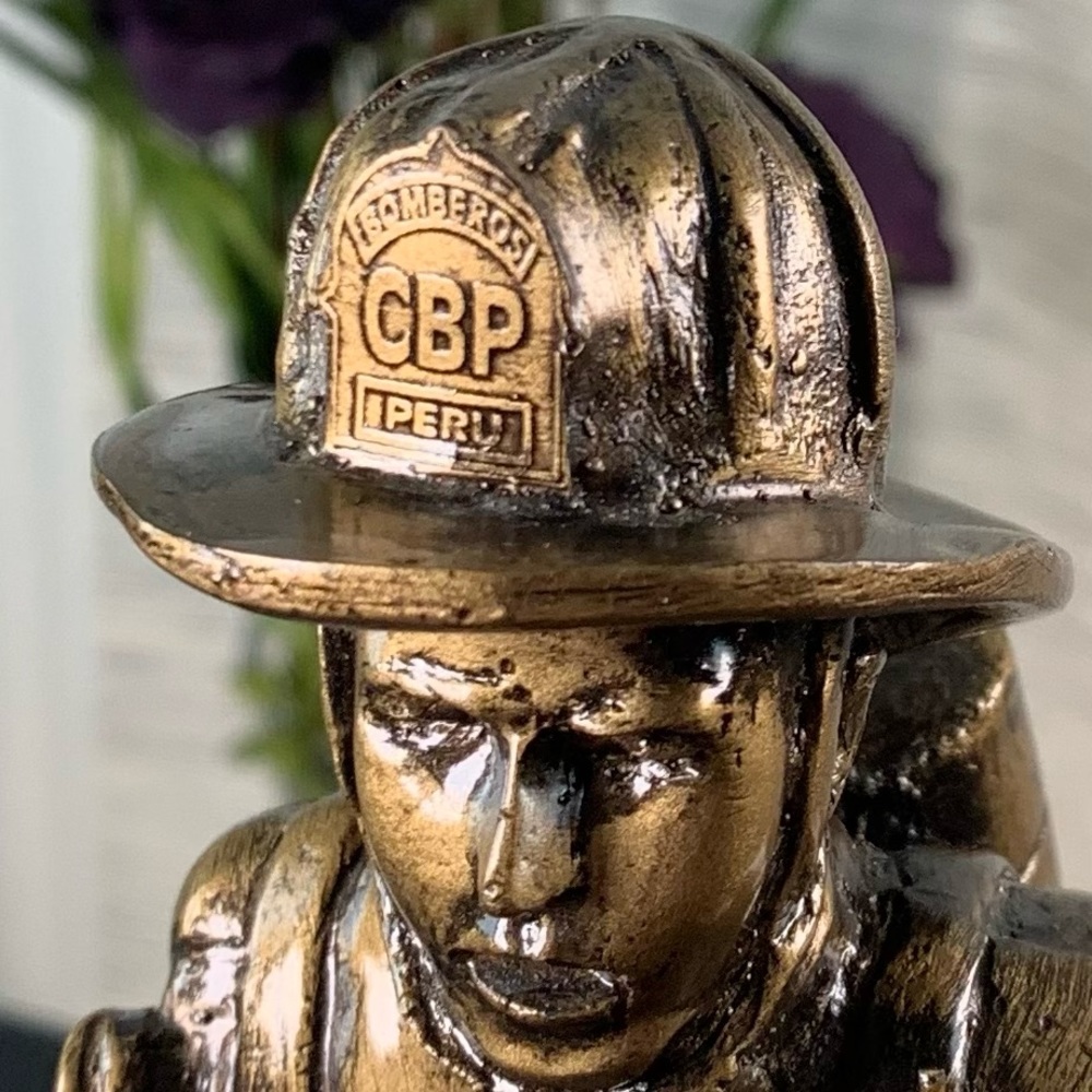Fire Fighter statue.🪷 - Picture 4 of 13
